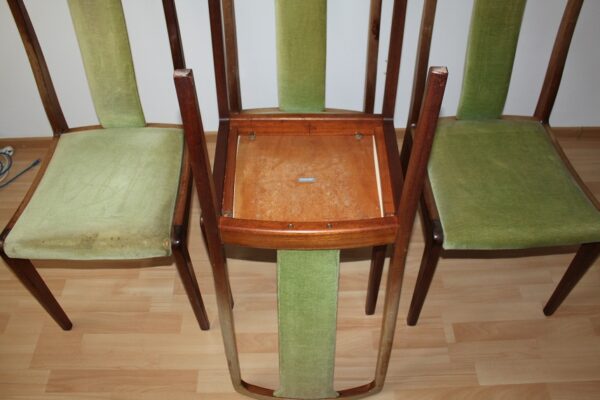 4 stylowe krzesła drewniane