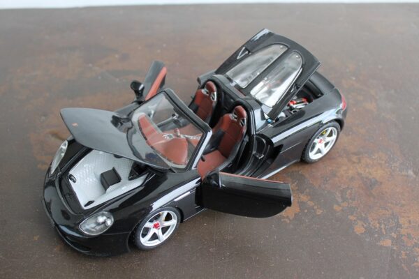 Porsche Carrera GT MAISTO 1:18 CZARNA PERŁA