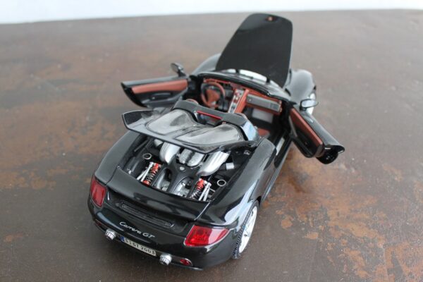 Porsche Carrera GT MAISTO 1:18 CZARNA PERŁA