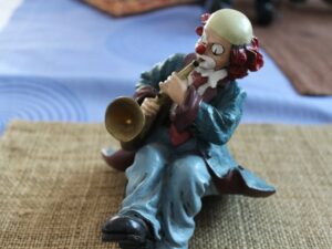 Figurka Gilde klaun z saxofonem