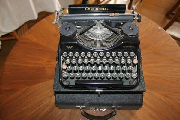 Stara maszyna do pisania CONTINENTAL