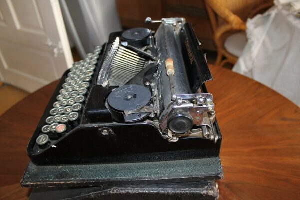 Stara maszyna do pisania CONTINENTAL