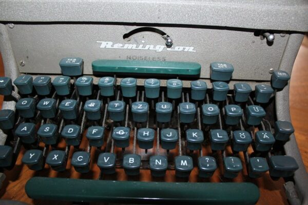 Stara maszyna do pisania REMINGTON