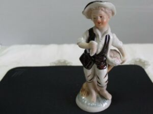 Porcelanowa figurka mężczyzny