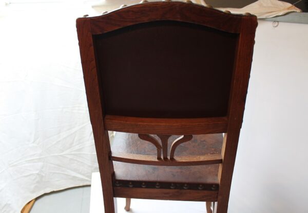 Antyczne krzesło z początku XX wieku