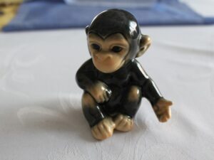 Figurka  małpka porcelana Goebel 543