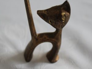 Mosiężny kotek na pierścionki figurka