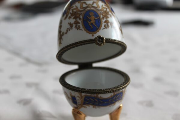 Jajko porcelanowe szkatułka na biżuterię
