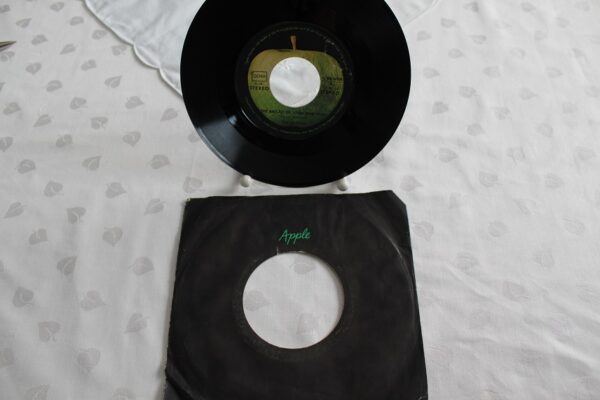Singles vinyl  The Beatles The Ballad Of John And Yoko 1969