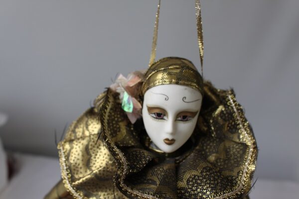 Porcelanowa lalka z Wenecji dla kolekcjonerów