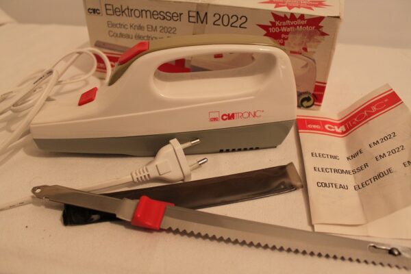 Nóż elektryczny  CLATRONIC EM 2022