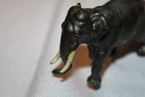 Słoń na szczęście rzeźba z brązu Vintage
