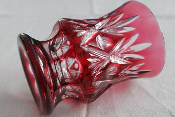 Kryształowy wazon  rubinowy Val Saint Lambert