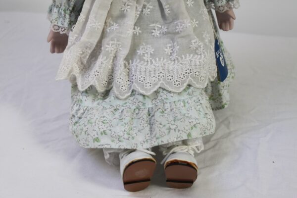 Kolekcjonerska porcelanowa  lalka Kilroy