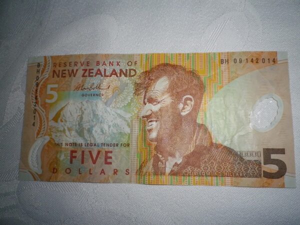 Banknot 5 dolarów Nowej Zelandii z 2014 Edmund Hillary