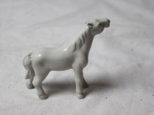 Figurka koń biała porcelana Rosenthal