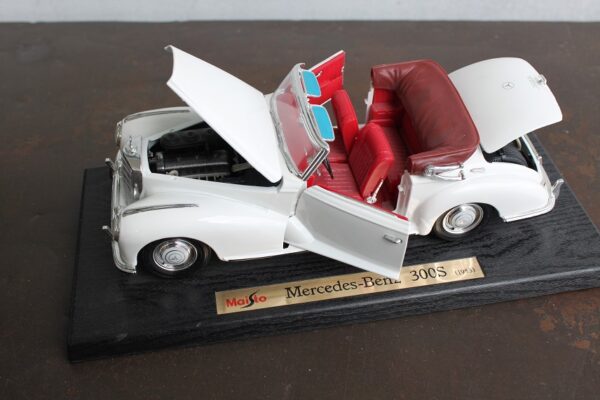 Mercedes-Benz 300 S (1955)  Special Edition Maisto 1:18