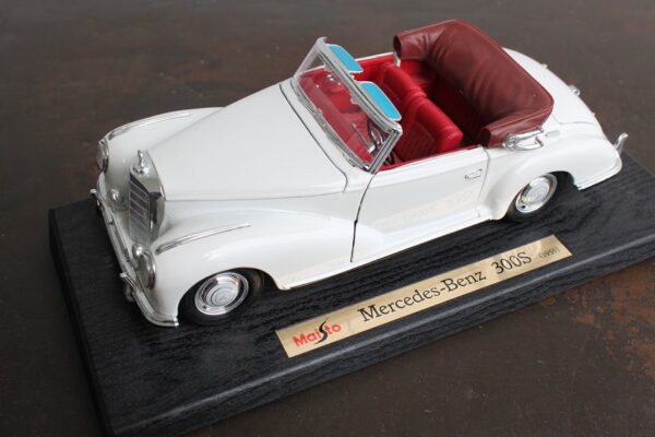 Mercedes-Benz 300 S (1955)  Special Edition Maisto 1:18