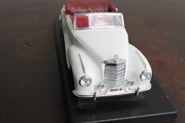 Mercedes-Benz 300 S (1955)  Special Edition Maisto 1:18