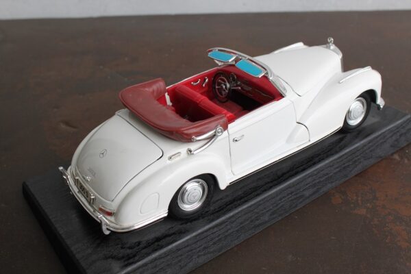 Mercedes-Benz 300 S (1955)  Special Edition Maisto 1:18