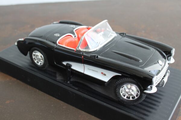 Chevrolet Corvette 1957 Majorette (Burago) 1:18