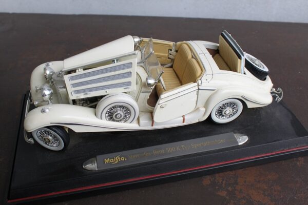 Mercedes-Benz 500 K 1936 Cabrio Maisto 1:18  biały