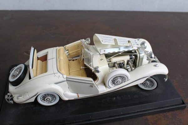 Mercedes-Benz 500 K 1936 Cabrio Maisto 1:18  biały