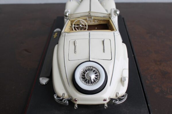 Mercedes-Benz 500 K 1936 Cabrio Maisto 1:18  biały