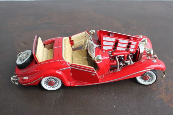 Mercedes-Benz 500 K Typ Specialroadster 1936 Maisto 1:18 czerwony