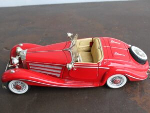 Mercedes-Benz 500 K Typ Specialroadster 1936 Maisto 1:18 czerwony