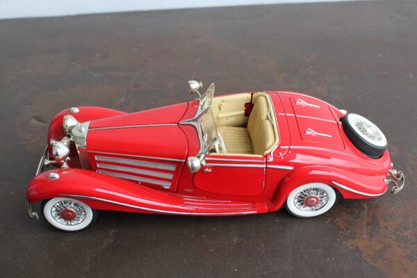 Mercedes-Benz 500 K Typ Specialroadster 1936 Maisto 1:18 czerwony