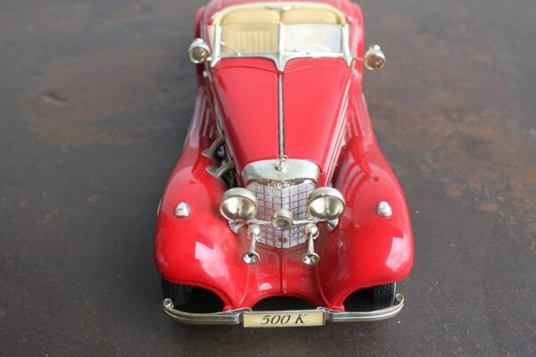 Mercedes-Benz 500 K Typ Specialroadster 1936 Maisto 1:18 czerwony