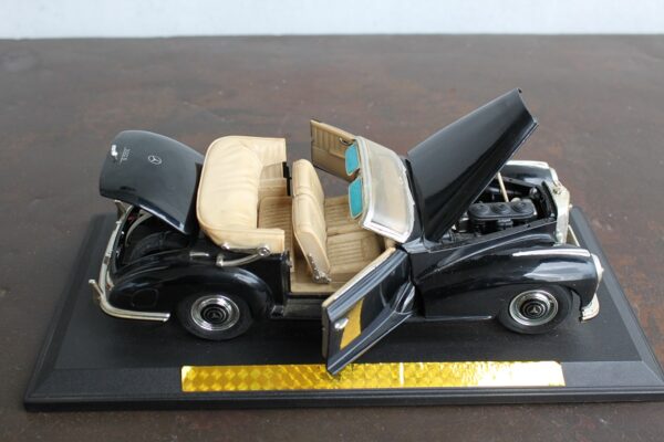 Mercedes-Benz 300 S 1955 Maisto 1:18 z 2005 r czarny