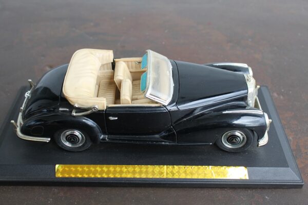 Mercedes-Benz 300 S 1955 Maisto 1:18 z 2005 r czarny