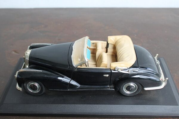 Mercedes-Benz 300 S 1955 Maisto 1:18 z 2005 r czarny