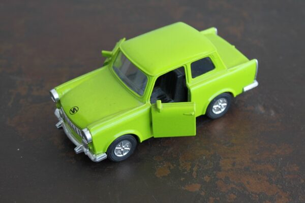 TRABANT 601 DDR 1:43 Atlas zielony