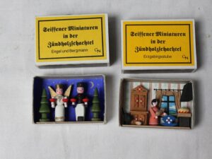 Miniaturki figurki Erzgebirgsstube drweniane Seiffener Vintage