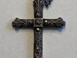 Krzyżyk w stylu wiktoriańskim z markazytami srebro 835 Antyk