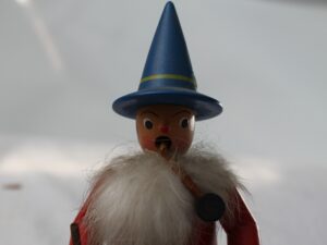 Kominek zapachowy na kadzidło Latarnik skrzat Erzgebirge Vintage DDR Kominek zapachowy na kadzidło Latarnik skrzat Erzgebirge Vintage DDR